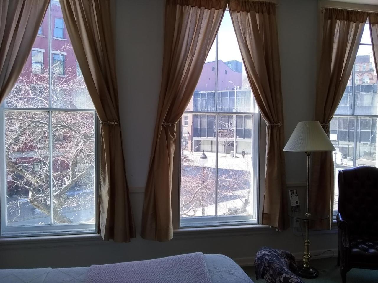 The Charles Inn Бангор Экстерьер фото